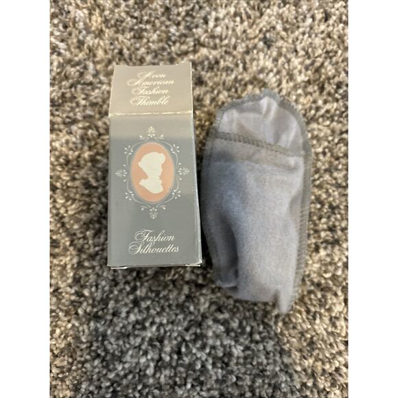 Avon 1984 American‎ Fashion Silhouettes Thimble Circa 1890 - Picture 5 of 7